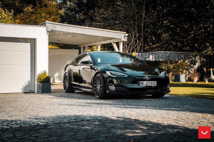 Tesla Model S on Vossen Wheels (VFS-2) 2018 года  (фото 22 из 43)